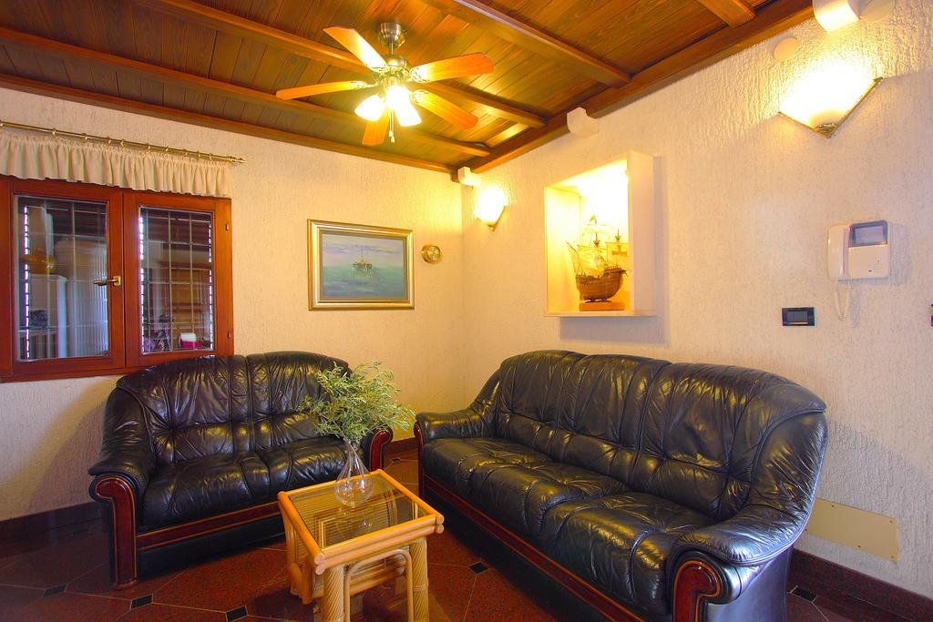 Holiday Home Olea - Sun, Sea, Sport & Comfort Splitska Rum bild